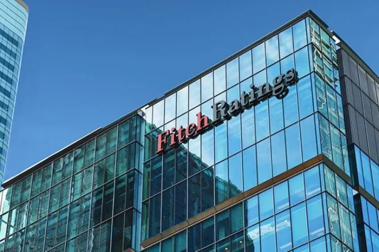 În ultima clipă, România a evitat dezastrul financiar. Fitch a schimbat decizia inițială după apelul Guvernului. Ce transmite agenția de rating