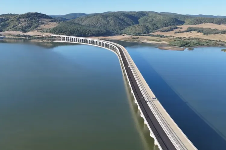 VIDEO. Este acesta cel mai frumos lot al Autostrăzii Transilvania?  Viaductul de la Suplacu de Barcău, filmat în premieră și de sub structură. E superb!