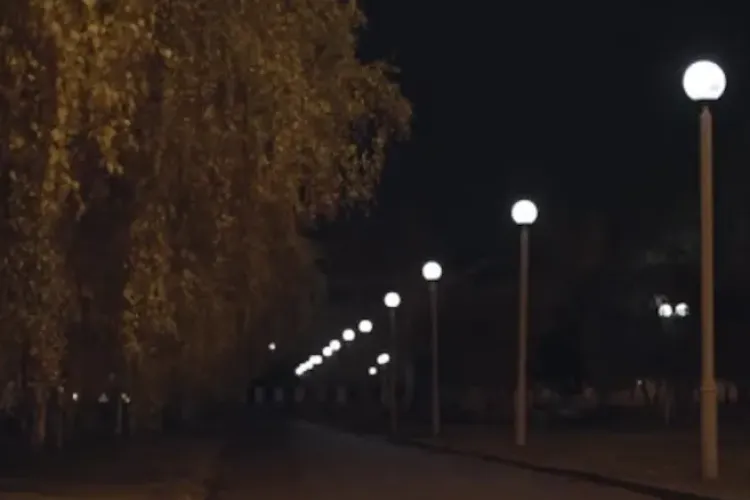 Clujenii reclamă că iluminatul public de pe o stradă din Cluj-Napoca este defect de luni întregi: „Am sesizat încă din iarnă”