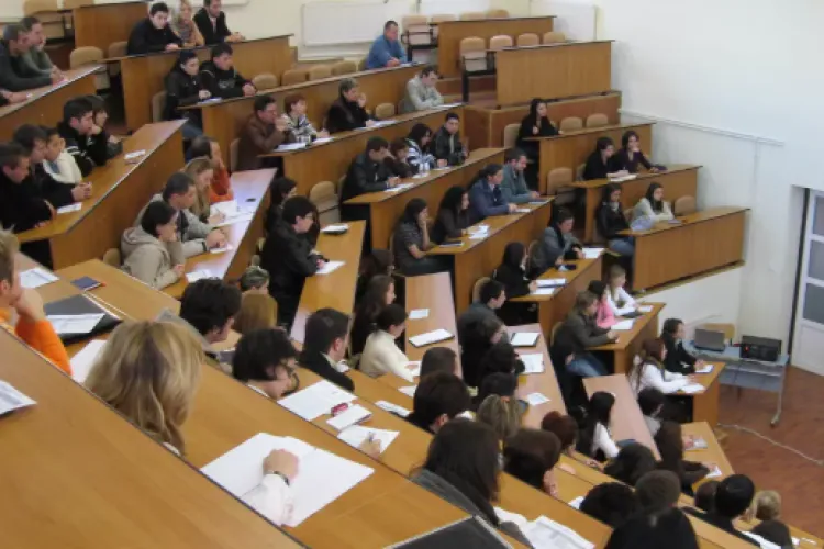 Record pentru România! Peste 88.000 de tineri din peste 150 de țări au aplicat pentru burse de studii