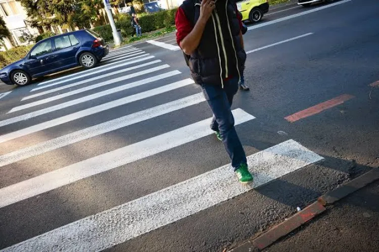 Război în traficul din Cluj-Napoca! Un șofer le cere pietonilor să nu mai „blocheze” traficul când așteaptă la trecere: „Traversează în pas alert!”