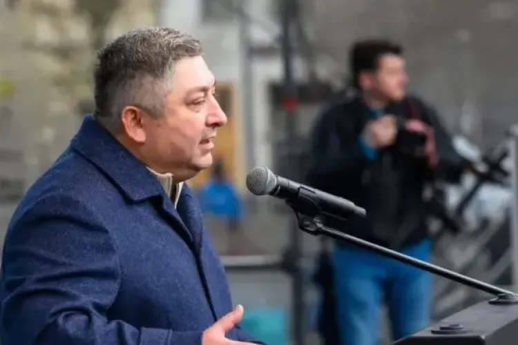 Alin Tișe, reflecție despre prietenie în vremuri dificile: „Poate că, de data asta, eu sunt cel care are nevoie de tine”