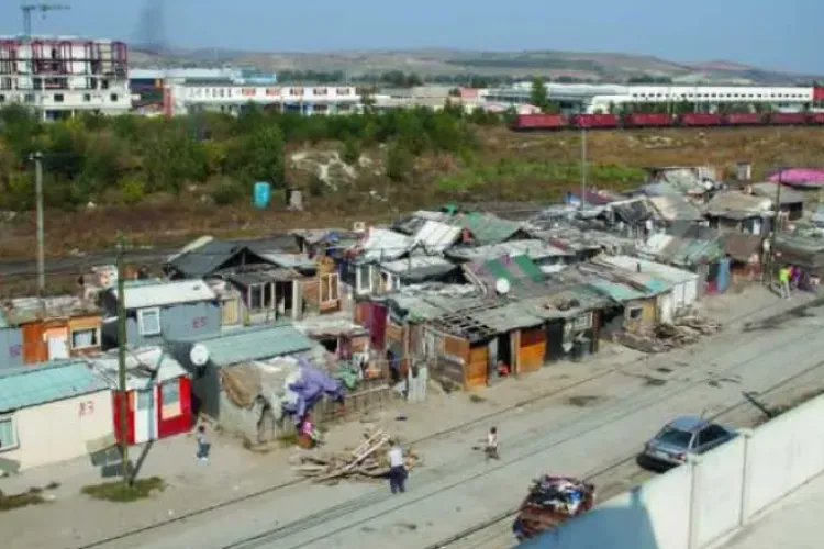 Clarificări privind relocările de la Pata Rât! Locuințele sociale nu se dau gratuit și rămân în proprietatea statului