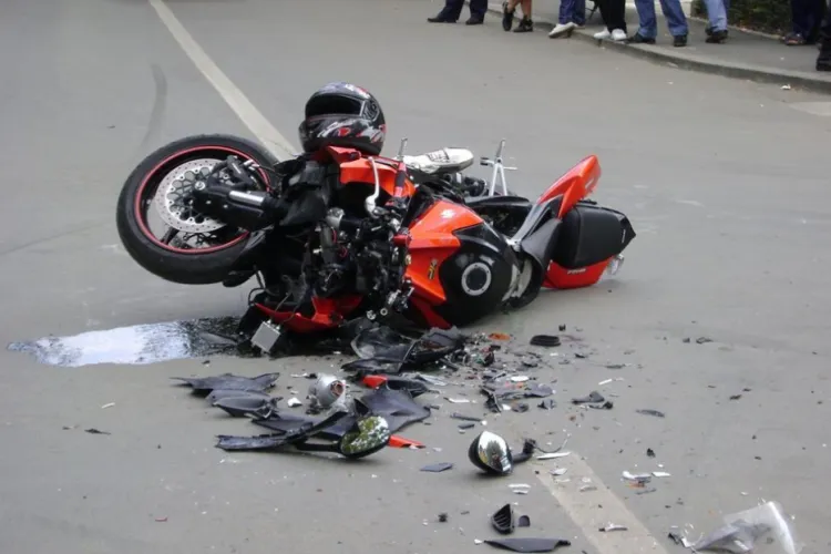 Un tânăr motociclist din Cluj a murit azi într-un accident cumplit pe DN1. Medicii au încercat, în zadar, minute în șir să-l resusciteze