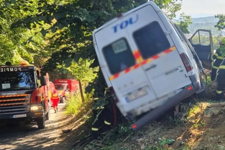 Microbuzul echipei Dinamo 2, implicat într-un accident grav. Adrian Ropotan, rănit serios. Un alt membru din staff a murit