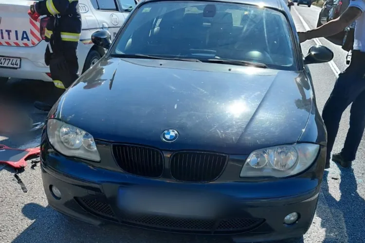 Un clujean a fost găsit inconștient la volan, la intrarea în Huedin: Pompierii au spart geamul mașinii și au început de urgență manevrele de resuscitare