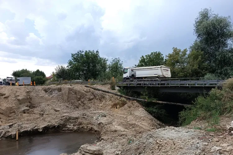 FOTO. Pod nou de peste 2 milioane de lei în Cluj! Vechea structură a fost demolată, iar traficul trece pe un pod provizoriu