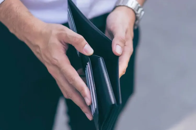 „Taxa pe singurătate” în România? Diferențele dintre un angajat fără copii și o familie, comparate cu sistemul fiscal din Spania