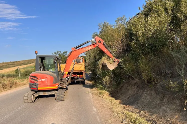 FOTO. Se schimbă fața unui drum din Cluj! Utilajele au intrat în acțiune. Ce lucrări se fac pe aproape 9 kilometri