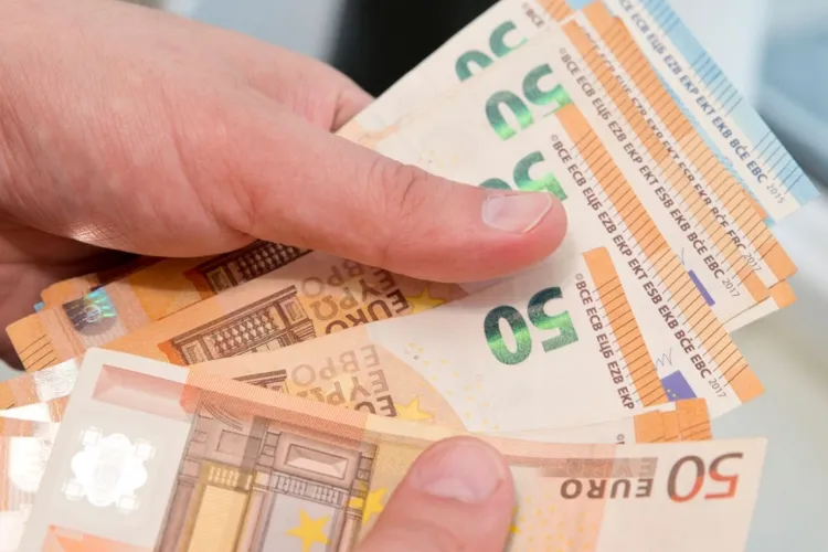 Dispar banii cash? Suedia, prima țară europeană care ar putea renunța de tot la banii fizici