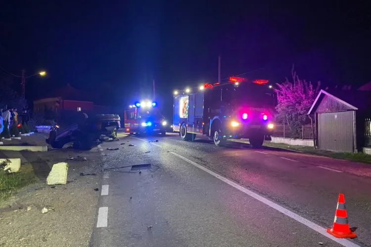 Apar detalii șocante despre accidentul din Mociu, Cluj, unde o mașină s-a răsturnat: Niciun pasager nu avea permis, iar unul dintre ei era mort de beat
