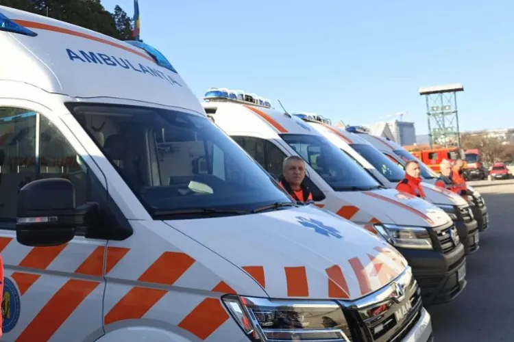 Primele rețineri în cazul revoltător de la Recea-Cristur. Mai multe persoane, audiate după ce au distrus o ambulanță și au rănit șoferul
