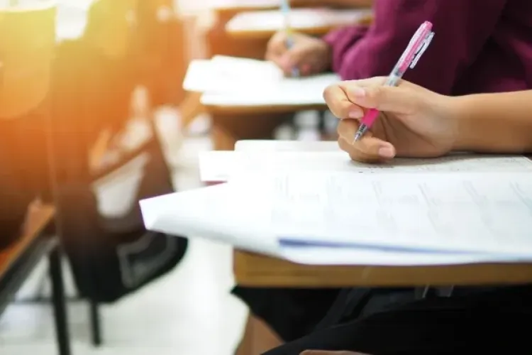 BAC 2026, sesiunea de toamnă, a început! Peste 33.000 de candidați intră în examen. Calendarul complet