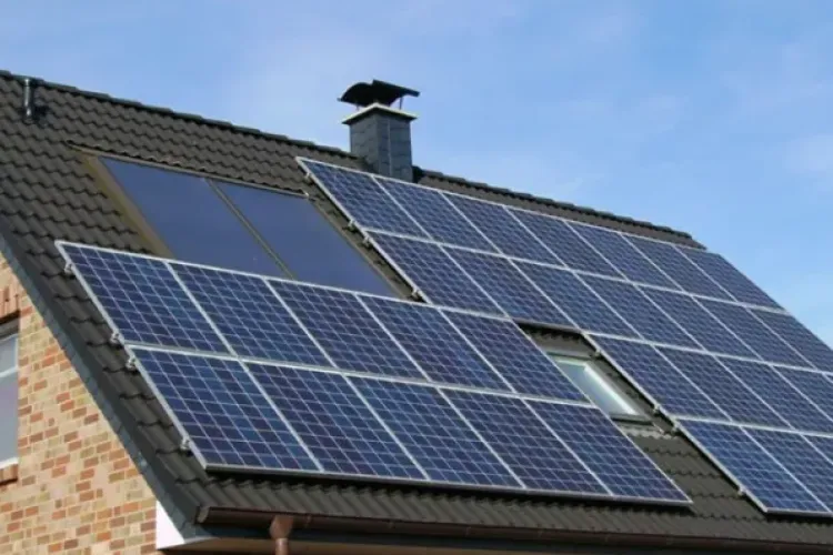 Facturi mai mici și case modernizate pentru 34 de familii din Cojocna! Fondurile europene au adus panouri fotovoltaice și lucrări de eficientizare