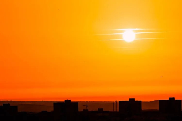Vine arșița peste Cluj! Cod galben de caniculă de marți de la ora 10: temperaturi de 37 de grade, disconfort termic accentuat și nopți de 20 de grade