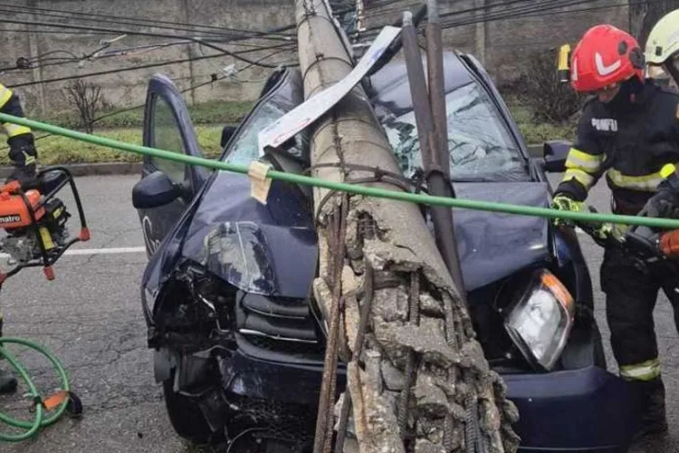 Accident grav pe DN1F, între Cluj-Napoca și Zalău! Un stâlp de curent a căzut pe șosea, iar traficul este blocat pe ambele sensuri