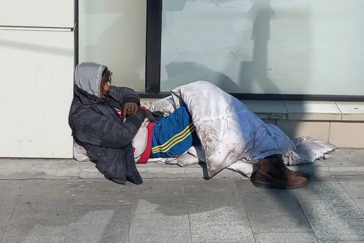 Clujenii se tem să își trimită copiii cu autobuzul, din cauza persoanelor fără adăpost: „Ne este frică. Sunt agresivi și consumă tot felul de substanțe”