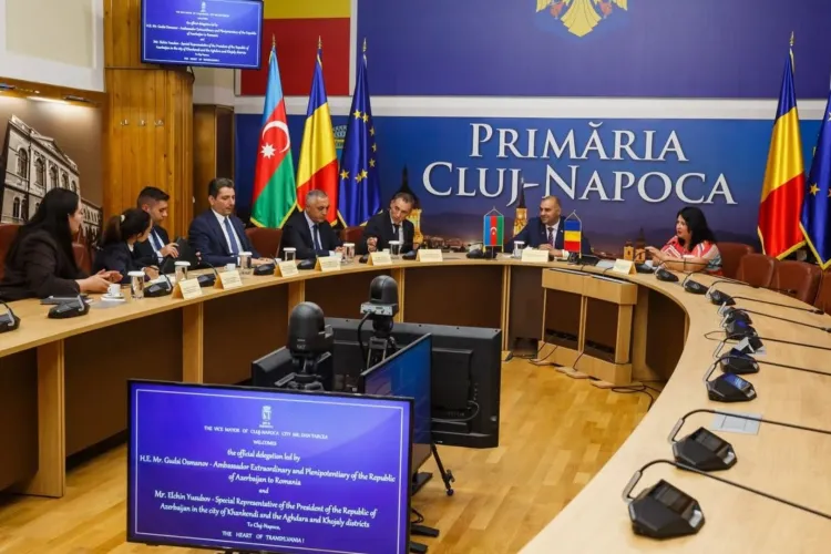 Cluj-Napoca, tot mai conectat la lumea internațională! Ambasadorii Republicii Moldova și Azerbaidjanului au venit la Primărie pentru discuții