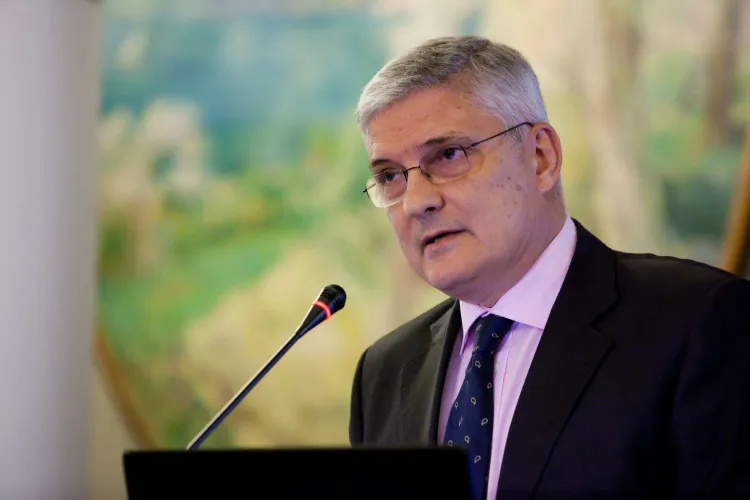 Avertisment dur de la șeful Consiliului Fiscal: „O reducere de taxe în 2027 ar fi o mare eroare!” Dăianu spune că România ar ajunge automat în „junk”