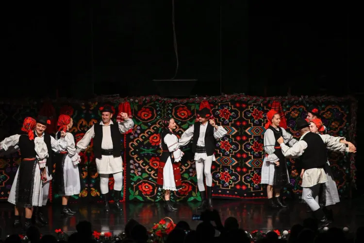 Clujul își duce tradițiile peste graniță! Dansuri, costume populare și obiceiuri românești, prezentate la un mare festival internațional din Polonia