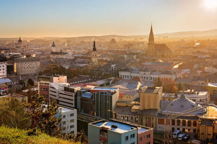 Vreme de vară la Cluj! Temperaturile urcă la 29 de grade vineri, iar weekendul aduce și mai multă căldură