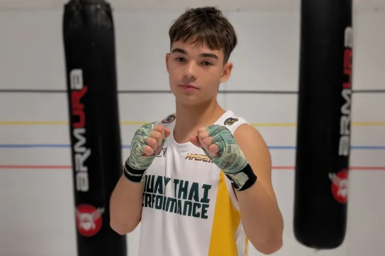Povestea clujeanului de doar 17 ani care face senzație în ring! De la campionatul județean de fotbal la podium mondial de kickboxing