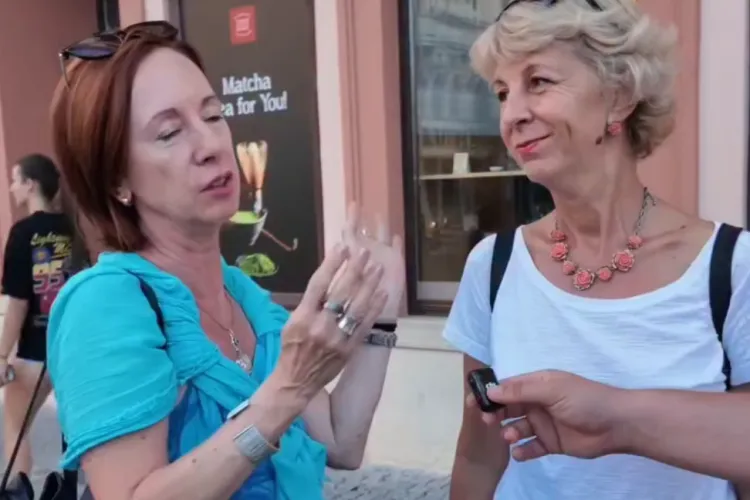 VIDEO. Cele mai simpatice clujence de la UNTOLD nici măcar nu sunt la festival:„Concert în liniște nu se poate. Trei nopți bum-bum, dar întinerește orașul”