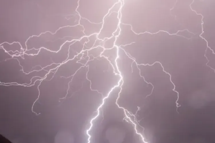 Vin furtunile peste Cluj! Averse torențiale, grindină și vijelii, apoi temperaturile explodează din nou