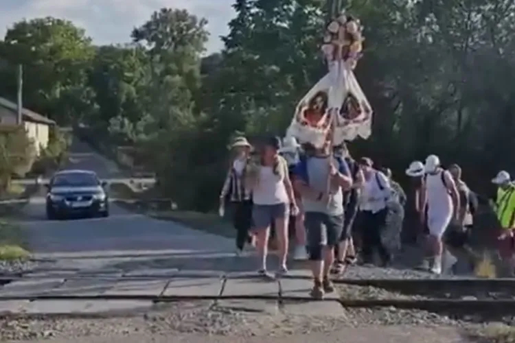Drumul spre Nicula, povestea unui clujean care pleacă în fiecare an cu sufletul plin de griji și speranțe: „Este un drum pe care îl parcurg cu sufletul”