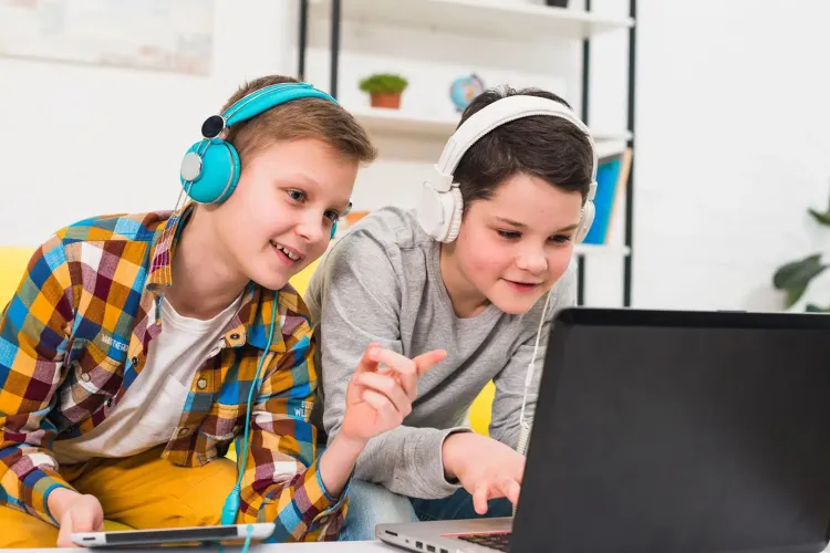 „Euro 200” 2026: 2.339 de elevi și studenți primesc sprijin pentru cumpărarea unui calculator! Când se dau bonurile și până când pot fi folosite