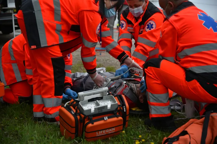 Un clujean a murit pe stradă în văzul tuturor! S-a prăbușit pe drum iar salvatorii l-au resuscitat aproape o oră, dar nu a mai fost nimic de făcut