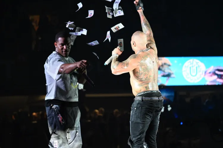 GALERIE FOTO. Cele mai tari imagini de la concertul Flo Rida la UNTOLD: Flori, bancnote personalizate și adidași semnați pentru fanii români