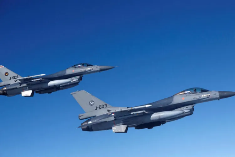 Noi atacuri cu drone la granița României. Mesaje RO-Alert pentru populație. Două avioane F-16 au fost ridicate de la sol 
