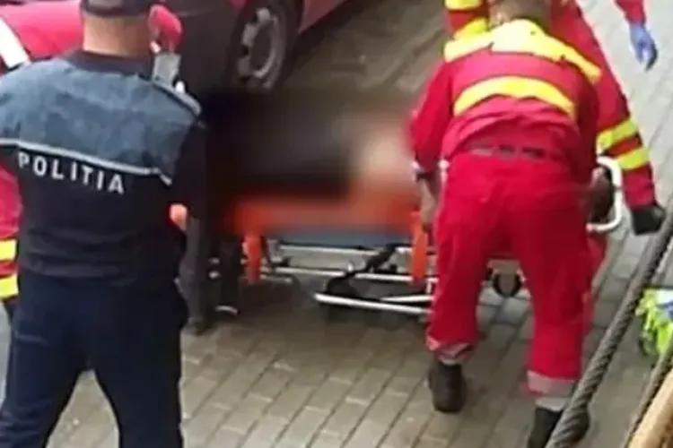 Și-a văzut mama atacată și a intervenit! Gestul disperat al unei fete de 13 ani pentru a-și salva mama