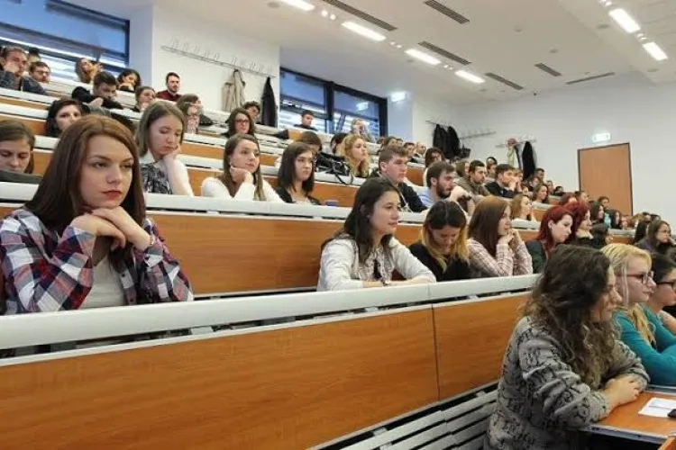 Cum înveți programare la Cluj fără să fi lucrat vreo zi în IT! La UTCN există o „companie” de software unde cursanții primesc roluri și termene reale