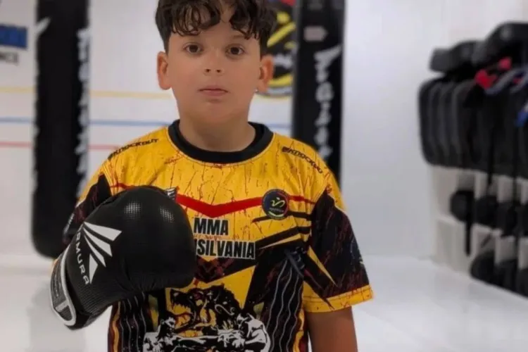 Un copil de doar 10 ani din Cluj reprezintă România la un turneu international de Muay Thai