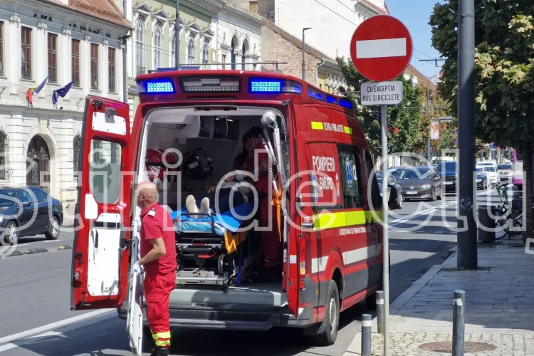 Accident CHIAR ACUM pe strada Memorandumului din Cluj-Napoca! O femeie a fost rănită, echipajele SMURD și pompierii au intervenit