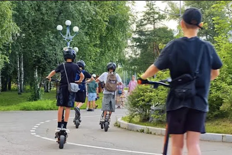 Pericol pe aleile din parcurile Clujului! Trotinete care gonesc cu peste 50 km/h printre pietoni: „Vă rog să faceți niște controale”