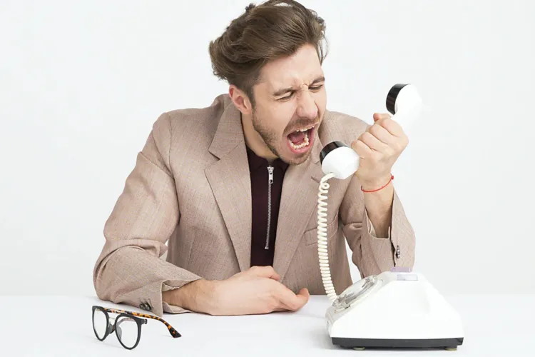 „Atunci de ce naiba m-ai sunat?” O clujeancă povestește o discuție halucinantă cu un agent imobiliar: „Eu plătesc chiria aia!”