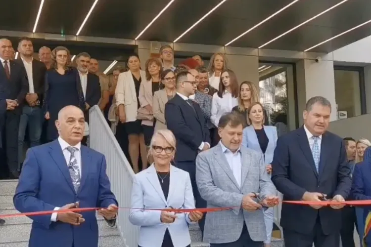 VIDEO. S-a tăiat panglica la noul Centru de Neurochirurgie din Cluj: Spitalul de 230 de milioane de lei, deschis astăzi de Bolojan înainte de termen