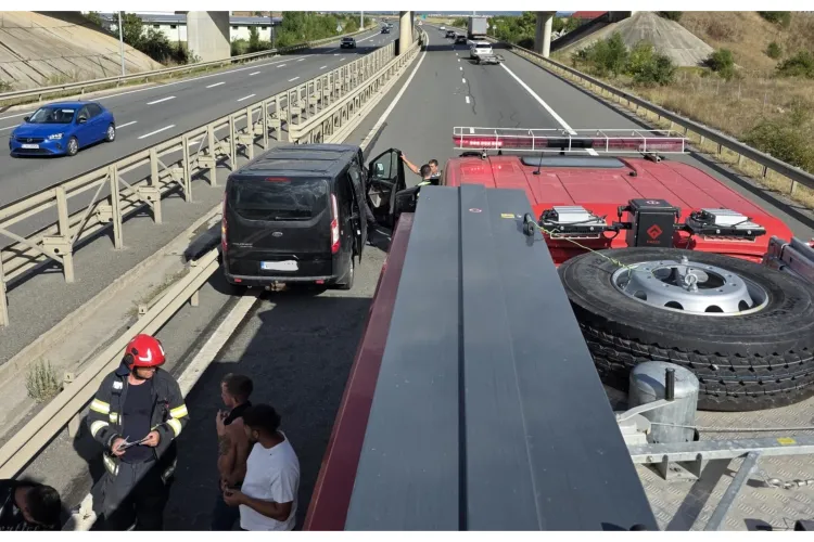 Accident pe autostrada A3, în Cluj, între un microbuz cu 9 persoane și un autotren. Patru persoane au avut nevoie de îngrijiri medicale