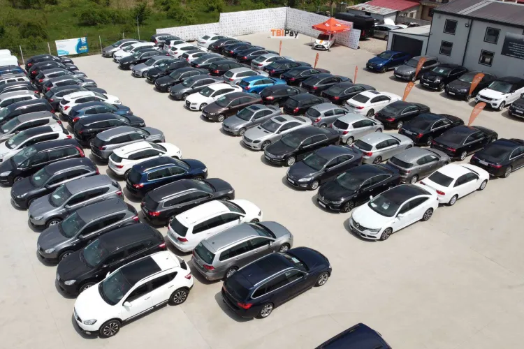 Frână bruscă în comerțul auto! Vânzările de mașini au scăzut, service-urile pierd clienți, iar motocicletele s-au prăbușit cu aproape 18% într-un an