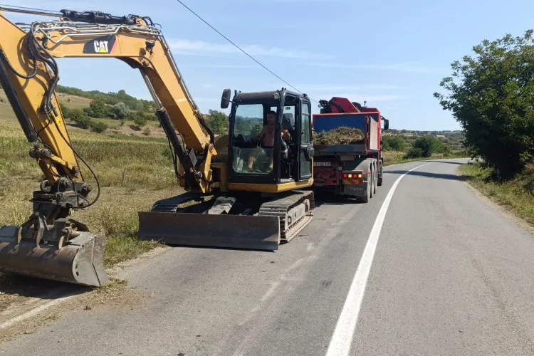 Lucrări pe un drum județean important din Cluj. Peste 10 kilometri intră în reparații