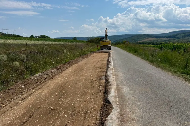 Drum județean de 24 de kilometri, băgat în reparații! Se taie asfaltul, se schimbă podețele și se refac acostamentele: ce zone din județul Cluj sunt vizate