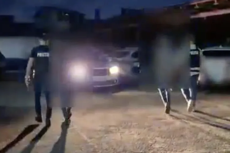 VIDEO. Doi tineri clujeni au tâlhărit doi adolescenți în plină zi! După ce au fost reținuți unul dintre ei a sărit de la etaj ca să scape de arest