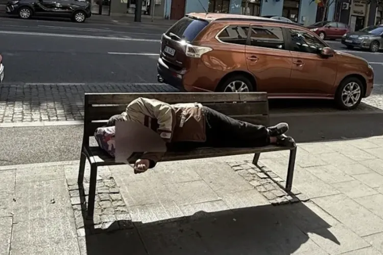 Prima impresie pe care și-o fac cei care ajung în Cluj! Oameni fără adăpost pe stradă și un miros de îngrozitor: „M-aș bucura să avem un oraș mai curat”