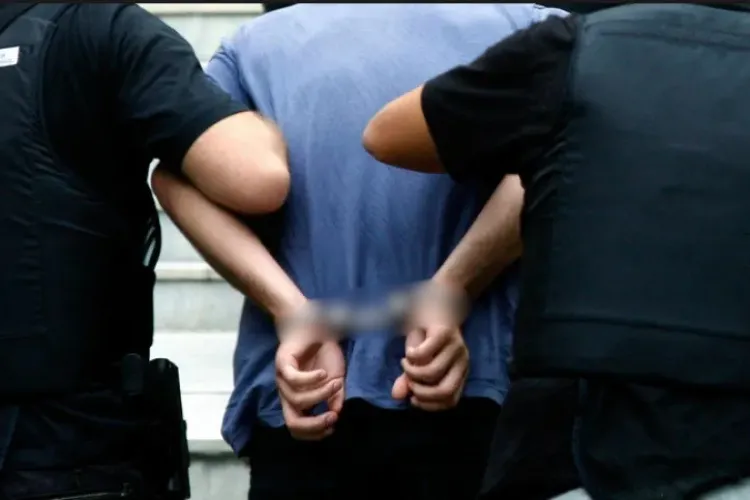 Un polițist de penitenciar, prins de DIICOT pentru trafic de substanțe interzise. Vindea gramul de canabis cu 40 lei