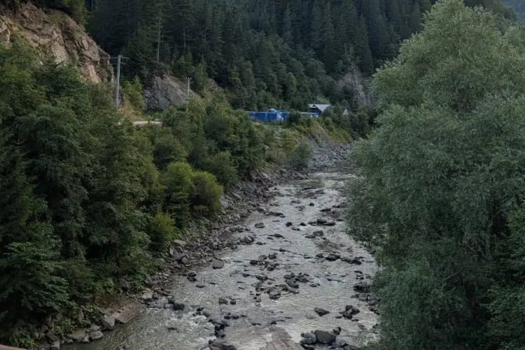 Criză de apă la Beliș, în plin sezon. Localnicii și turiștii se plâng de secetă