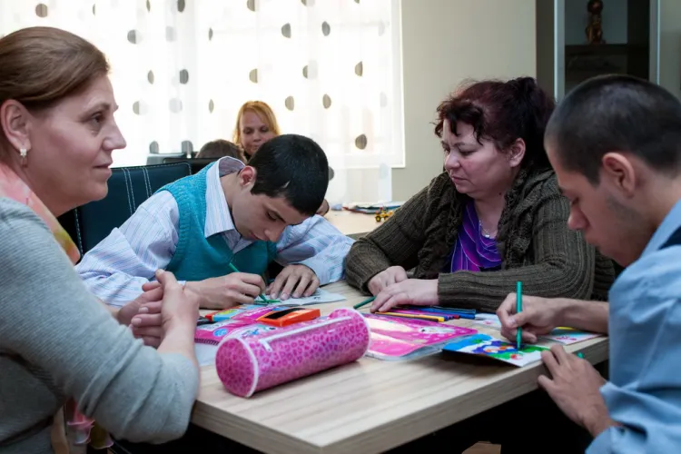 Bani grei pentru sistemul care are grijă de copiii statului! Peste 5 milioane de euro pentru pregătirea a 6.000 de profesioniști: Care este termenul limită