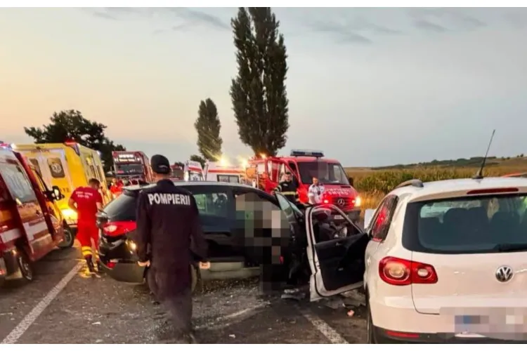 Accident cumplit! Un bărbat a murit, iar o gravidă și un copil de 3 ani au fost răniți grav. Pompierii au intervenit de urgență 